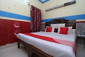 OYO 30100 Lucky Guest House