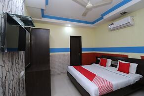 OYO 30100 Lucky Guest House