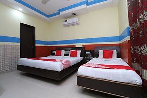 OYO 30100 Lucky Guest House