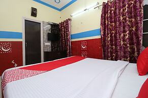 OYO 30100 Lucky Guest House