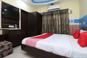 OYO 30100 Lucky Guest House