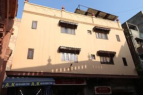 OYO 30100 Lucky Guest House