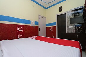 OYO 30100 Lucky Guest House