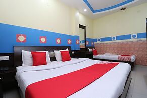 OYO 30100 Lucky Guest House