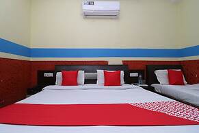 OYO 30100 Lucky Guest House