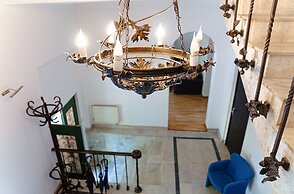 Biblioteka Hotel Rustaveli