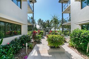 Beachfront Apartment with Ocean Views