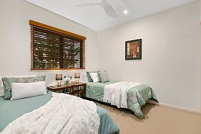 Beachfront Apartment with Ocean Views