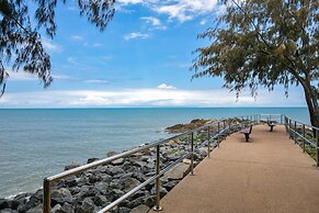 Beachfront Apartment with Ocean Views
