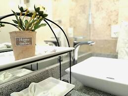 5th Coral Suites by Alex