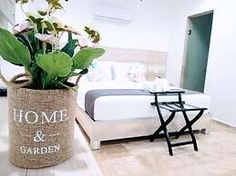 5th Coral Suites by Alex