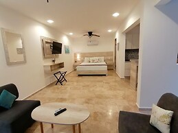 5th Coral Suites by Alex