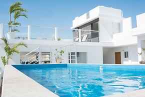 5th Coral Suites by Alex