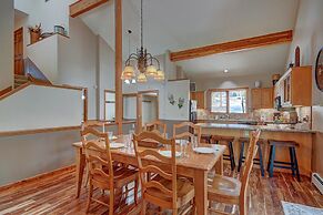 Aspen Heights Lodge 4 Bedroom Home by RedAwning