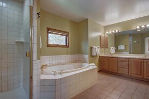 Aspen Heights Lodge 4 Bedroom Home by RedAwning