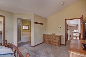 Aspen Heights Lodge 4 Bedroom Home by RedAwning