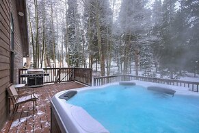 Aspen Heights Lodge 4 Bedroom Home by RedAwning