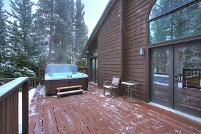 Aspen Heights Lodge 4 Bedroom Home by RedAwning