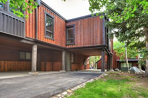 Spacious Mill Run 3 Townhouse Close to City Attractions by RedAwning