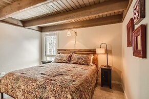 Spacious Mill Run 3 Townhouse Close to City Attractions by RedAwning