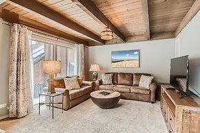 Spacious Mill Run 3 Townhouse Close to City Attractions by RedAwning