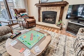 Spacious Mill Run 3 Townhouse Close to City Attractions by RedAwning