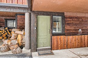 Spacious Mill Run 3 Townhouse Close to City Attractions by RedAwning