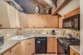 Spacious Mill Run 3 Townhouse Close to City Attractions by RedAwning