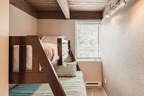 Spacious Mill Run 3 Townhouse Close to City Attractions by RedAwning