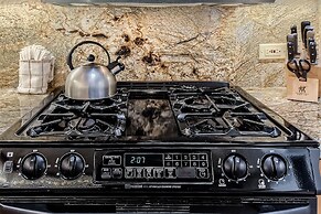 Spacious Mill Run 3 Townhouse Close to City Attractions by RedAwning