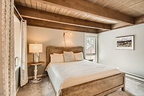 Spacious Mill Run 3 Townhouse Close to City Attractions by RedAwning