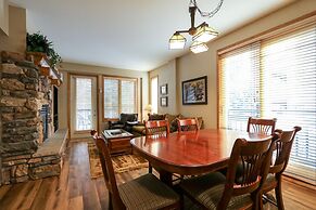 Mammoth Green #120 2 Bedroom Condo by RedAwning