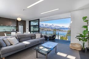 Modern Queenstown Apartment & Great Lake Views
