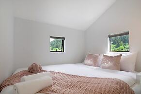 Modern Family Home 350 meters to Town Centre