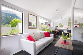 Modern Family Home 350 meters to Town Centre