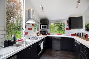 Modern Family Home 350 meters to Town Centre