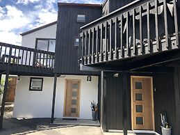 Central, modern city loft style home - CBD