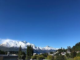 Central, modern city loft style home - CBD