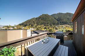 Central, modern city loft style home - CBD