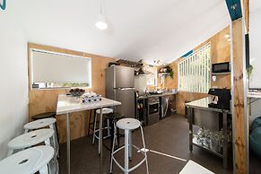 Central, modern city loft style home - CBD