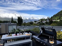 16 guests. Unique, central, mountain & lake views