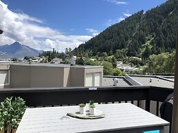 16 guests. Unique, central, mountain & lake views