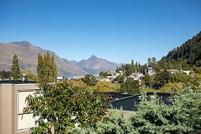 16 guests. Unique, central, mountain & lake views