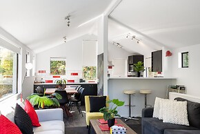 16 guests. Unique, central, mountain & lake views