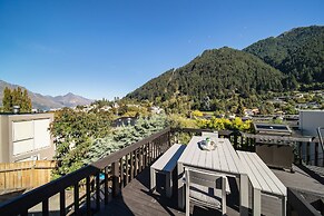 16 guests. Unique, central, mountain & lake views