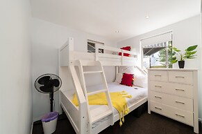 16 guests. Unique, central, mountain & lake views