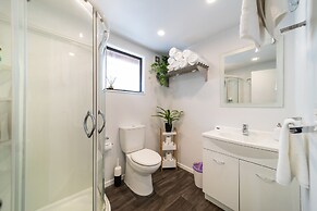 16 guests. Unique, central, mountain & lake views