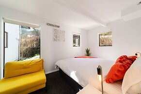 16 guests. Unique, central, mountain & lake views