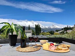 16 guests. Unique, central, mountain & lake views