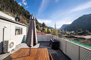 Downtown Mountain Paradise - So Central